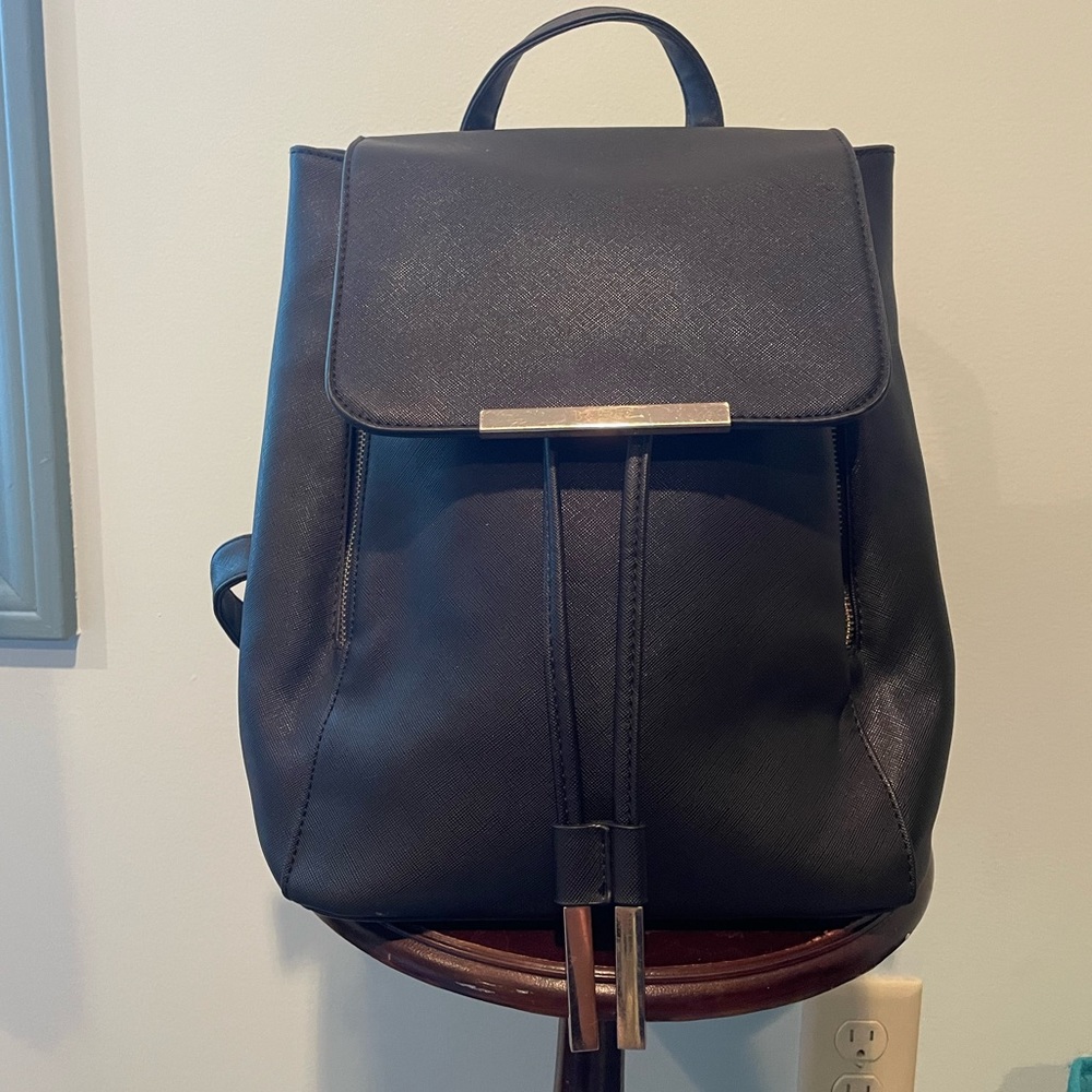 B&E Life black backpack purse! Great condition.